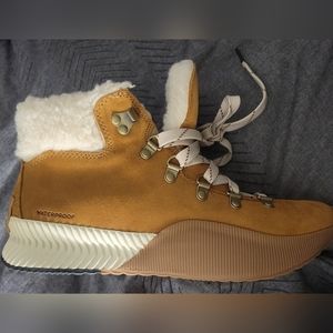 NEW Womens Sorel OutNAbout  Conquest Waterproof Suede Boots Brown Orig$145  SZ 9